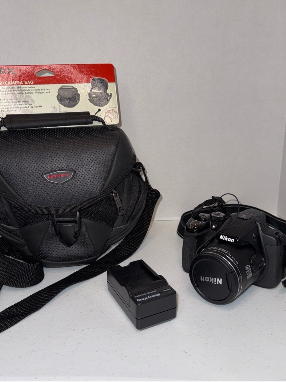 Nikon coolpix P520 Black DSLR with Black Carrying Bag and Charger